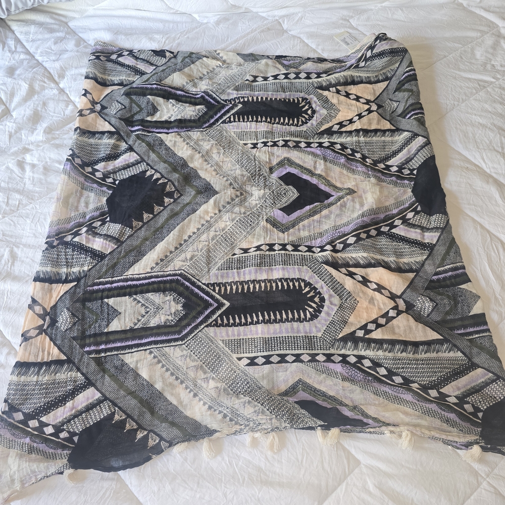 Geometric Patterned Scarf in Black and Gray By Pieces Boho Tassles Lavander